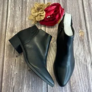 AMERICAN RAG Tori Black Booties 7M