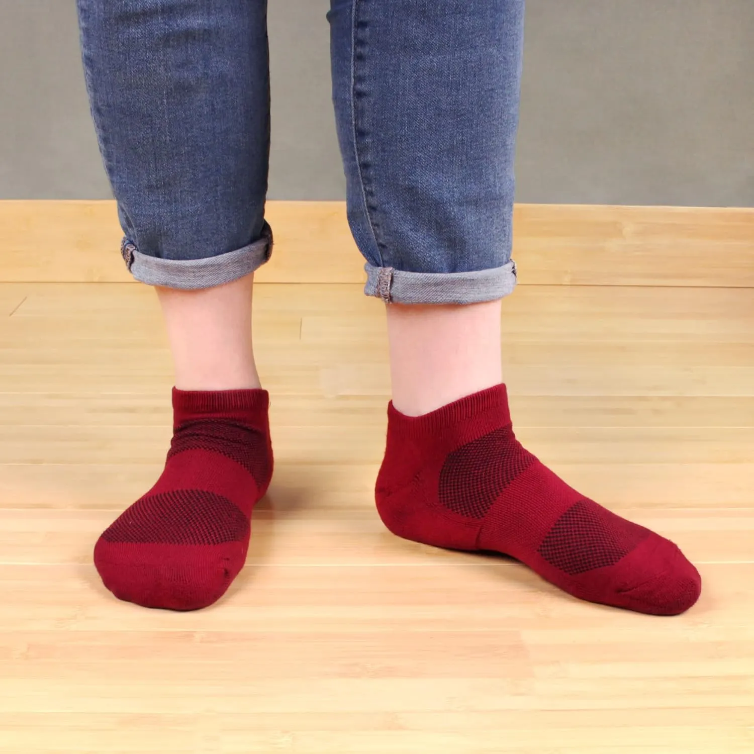 BambooMN Men and Women's Rayon from Bamboo Low Cut Ankle Socks for Sports, Work and Everyday Wear - 4 Pairs - Unisex Sizing