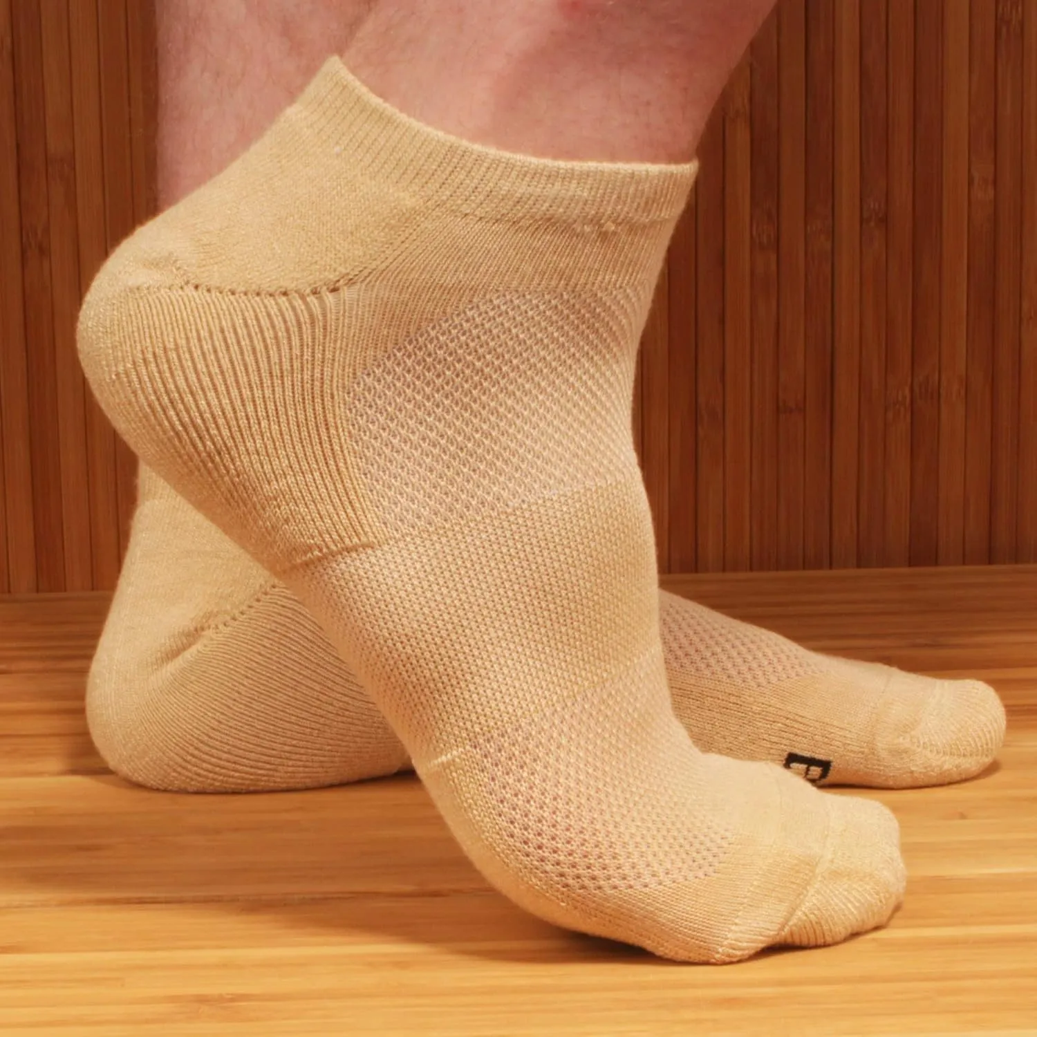 BambooMN Men and Women's Rayon from Bamboo Low Cut Ankle Socks for Sports, Work and Everyday Wear - 4 Pairs - Unisex Sizing
