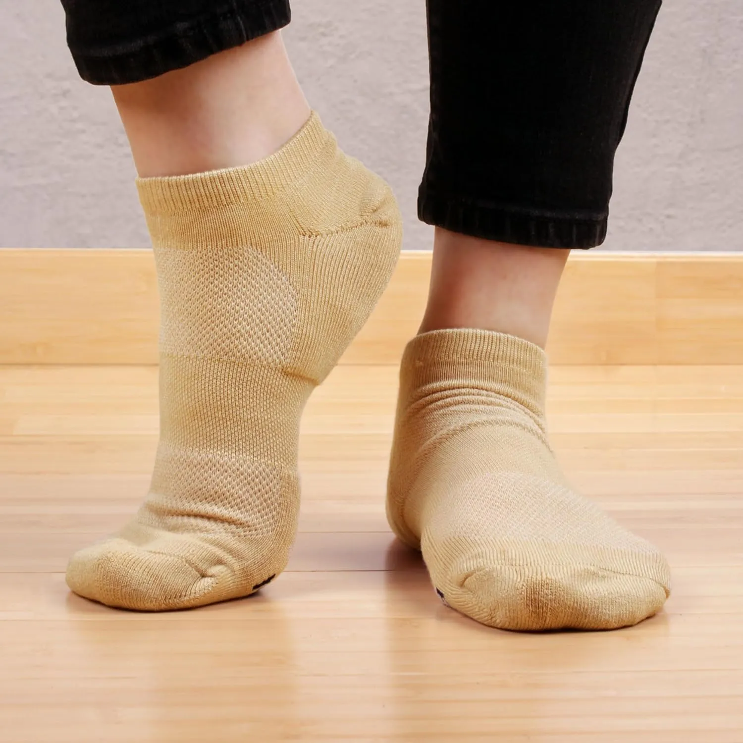 BambooMN Men and Women's Rayon from Bamboo Low Cut Ankle Socks for Sports, Work and Everyday Wear - 4 Pairs - Unisex Sizing