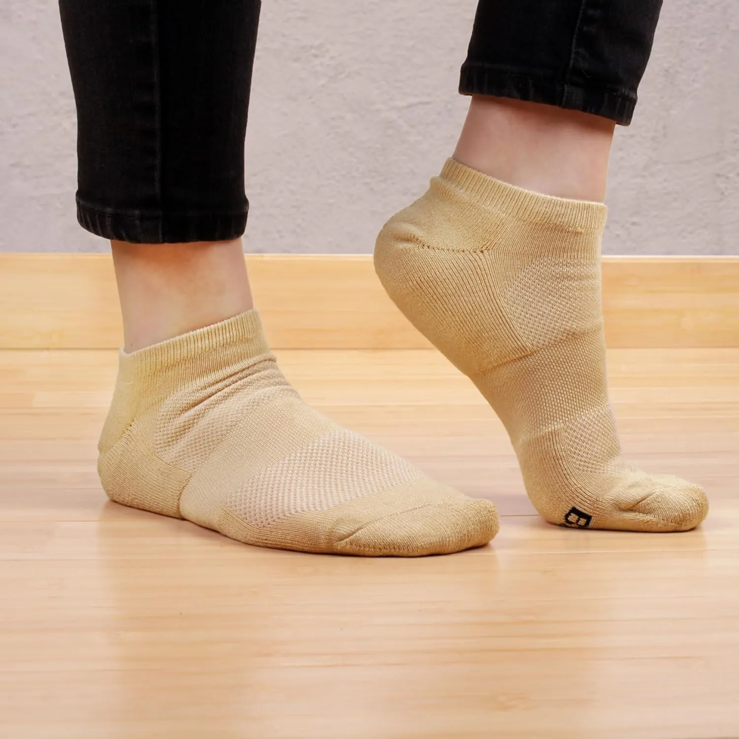BambooMN Men and Women's Rayon from Bamboo Low Cut Ankle Socks for Sports, Work and Everyday Wear - 4 Pairs - Unisex Sizing
