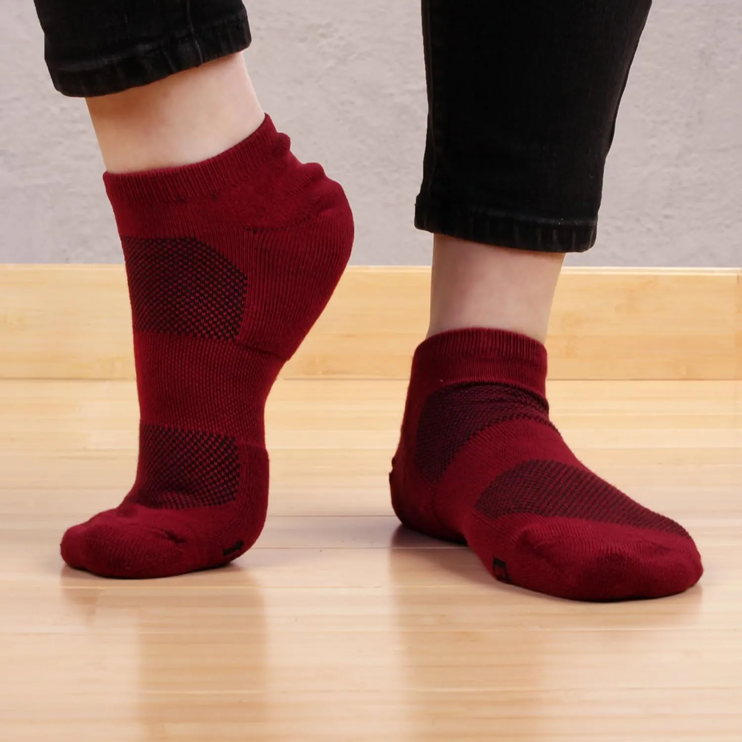 BambooMN Men and Women's Rayon from Bamboo Low Cut Ankle Socks for Sports, Work and Everyday Wear - 4 Pairs - Unisex Sizing