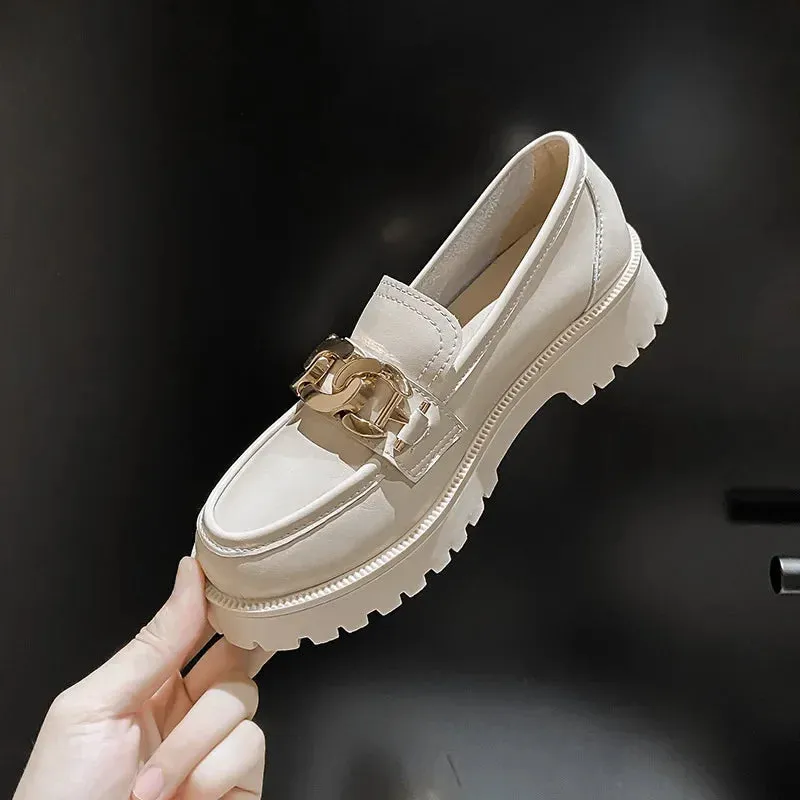 Classic loafer with chain detail