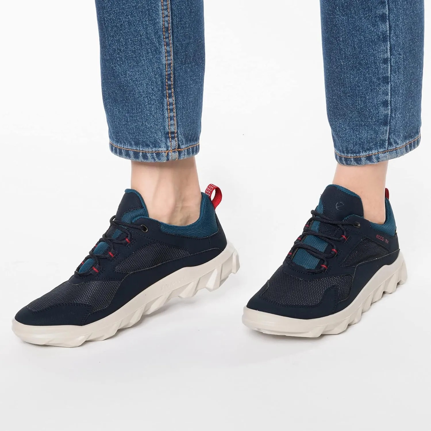 ECCO Women's Mx Low Tie Gore-tex Sneaker