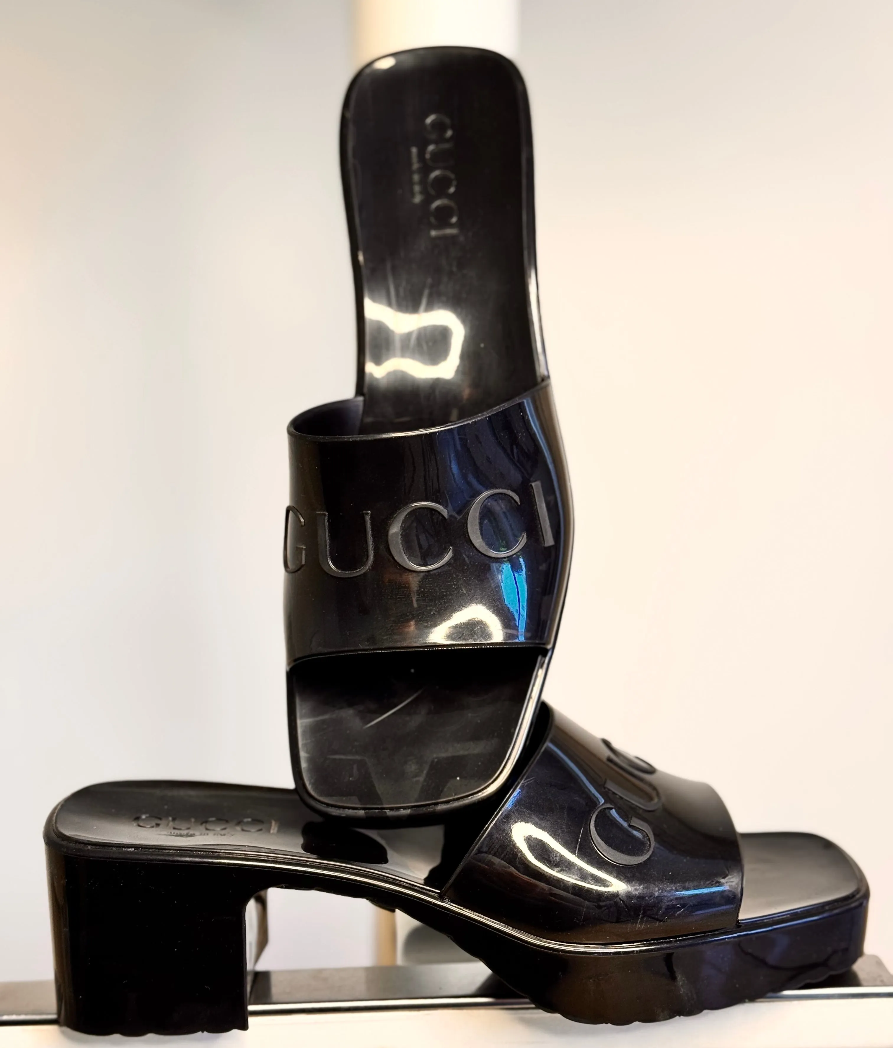 GUCCI Black Rubber Logo Slide Logo-Embossed Sandals Size 38 - New, Never Worn