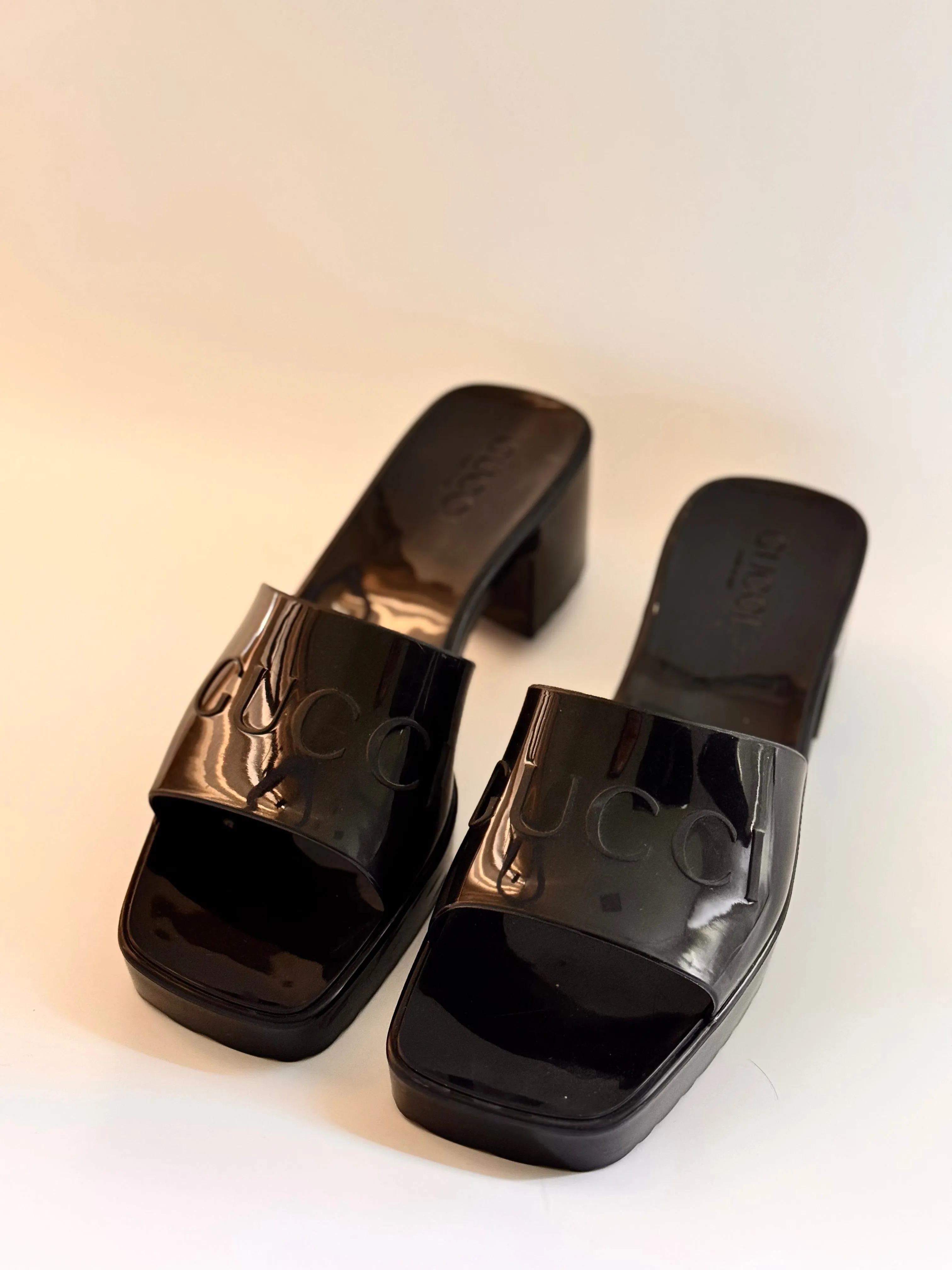 GUCCI Black Rubber Logo Slide Logo-Embossed Sandals Size 38 - New, Never Worn