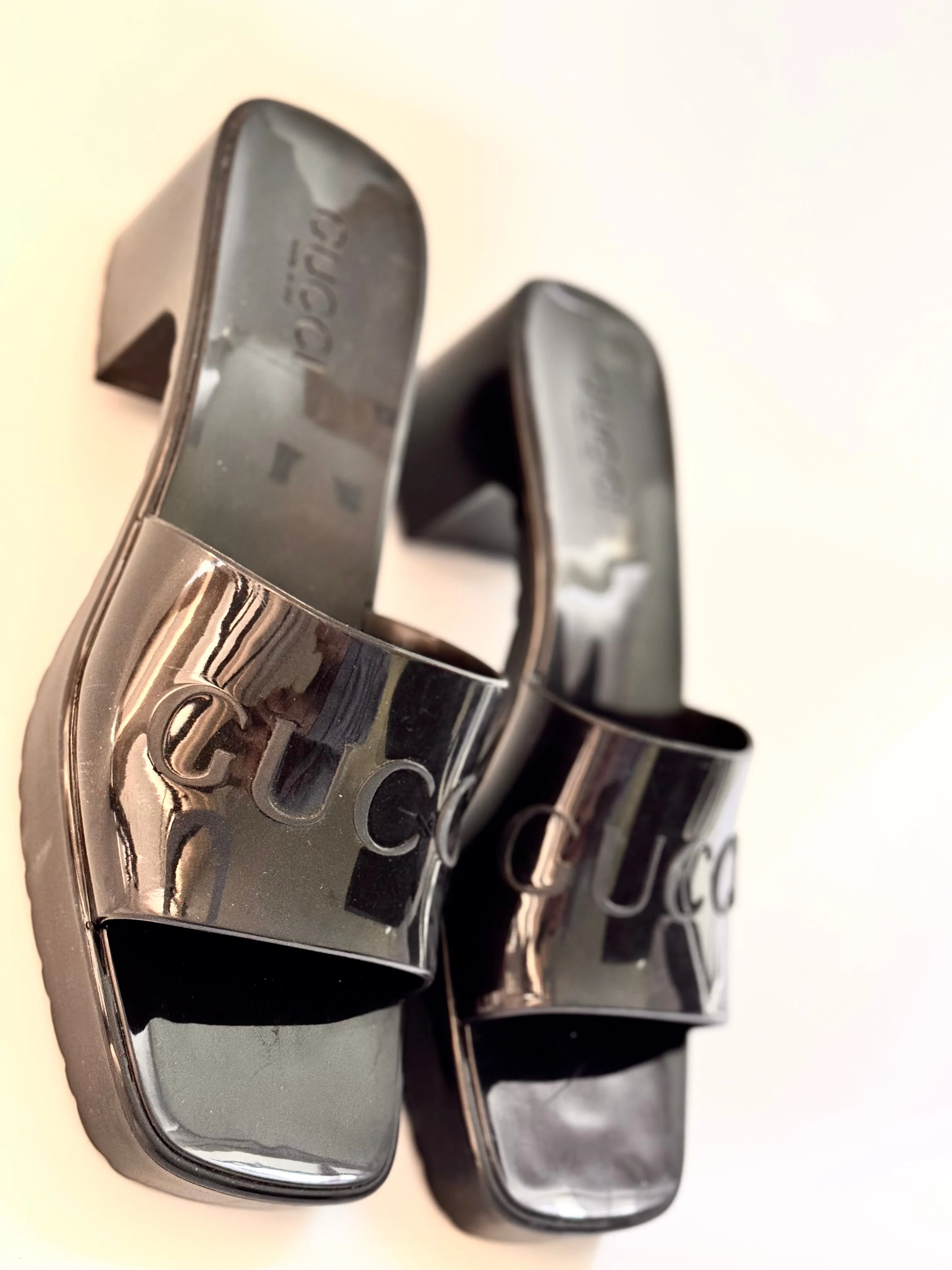 GUCCI Black Rubber Logo Slide Logo-Embossed Sandals Size 38 - New, Never Worn