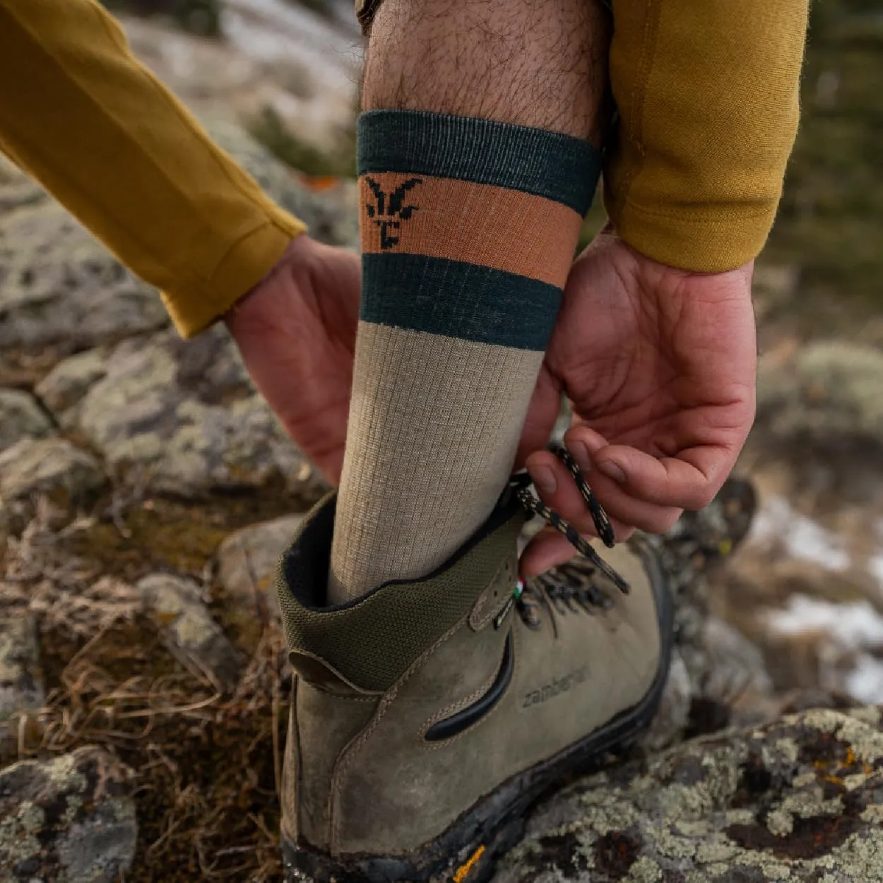 IBEX Merino Wool Traverse Unisex Hiking Socks | Crew Socks with Seamless Toe & Arch Support | Odor-Resistant Trekking Socks
