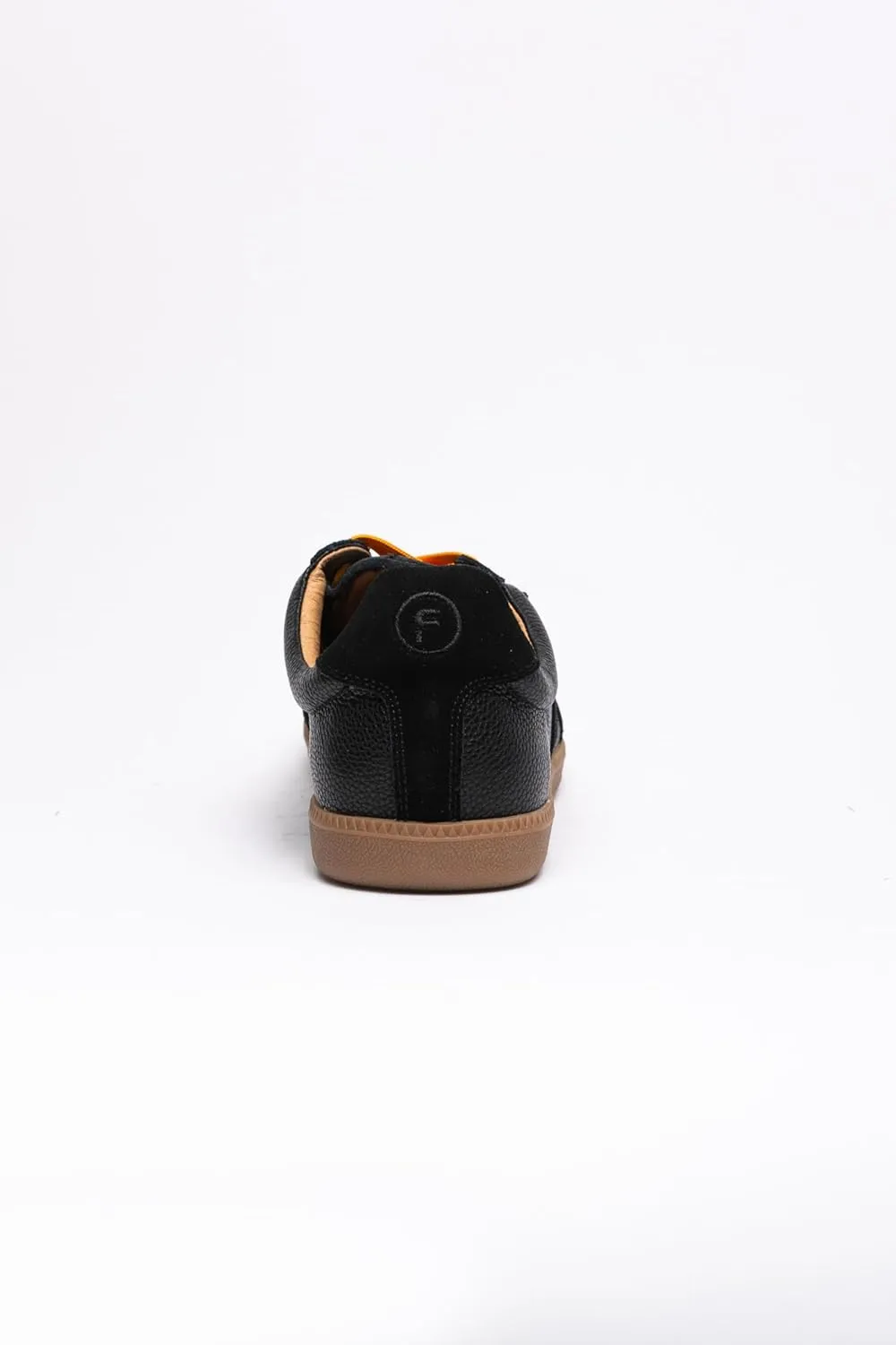 Indie Trainers. Fashion Sneakers for Women and Men. Classic Style Low-Top Street Shoes, Comfortable and Minimalist
