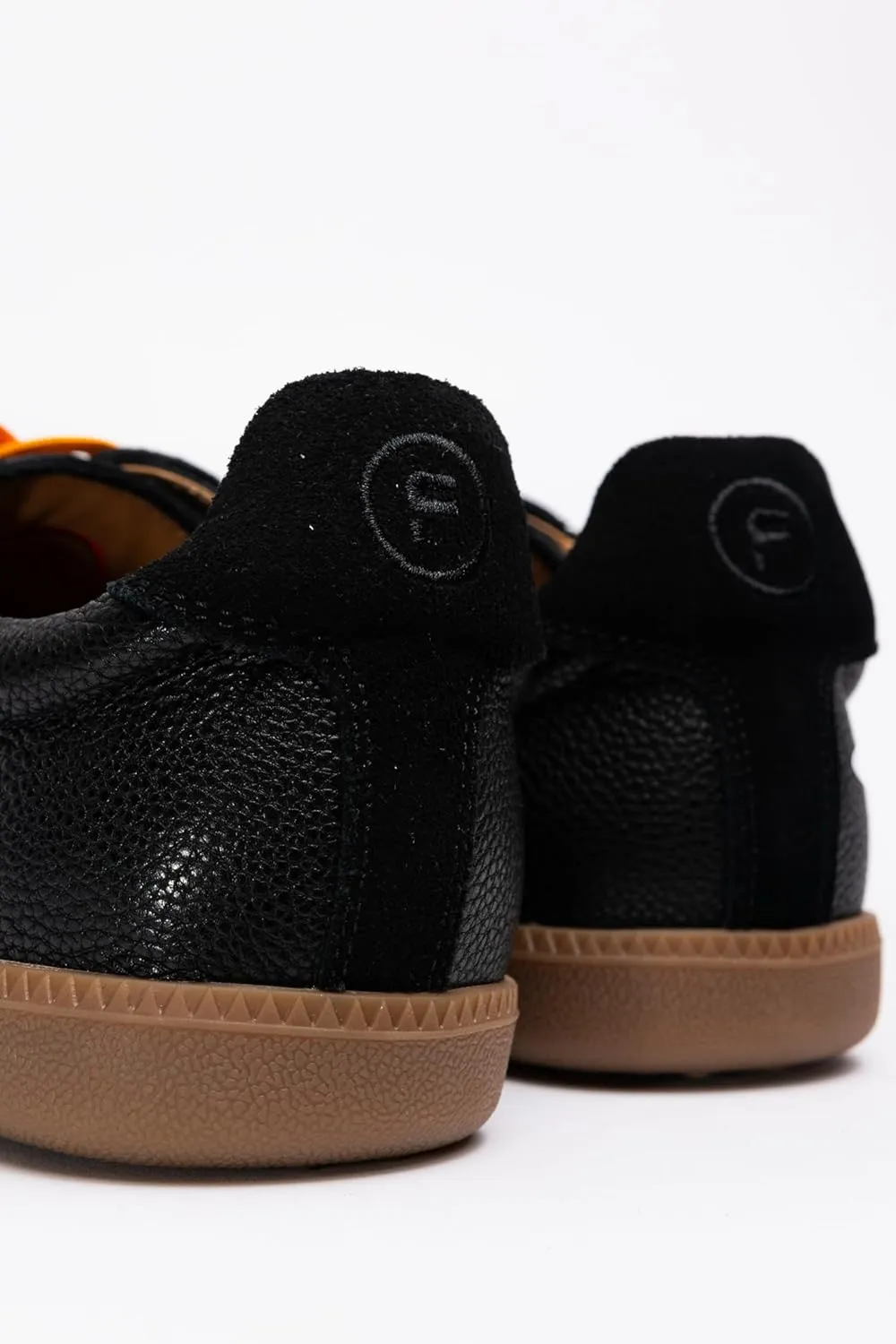 Indie Trainers. Fashion Sneakers for Women and Men. Classic Style Low-Top Street Shoes, Comfortable and Minimalist