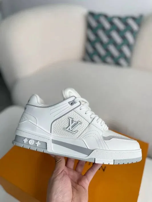 Louis Vuitton Mid Replica Trainer – Luxury Design, Premium Craftsmanship, Elevated Street Style.
