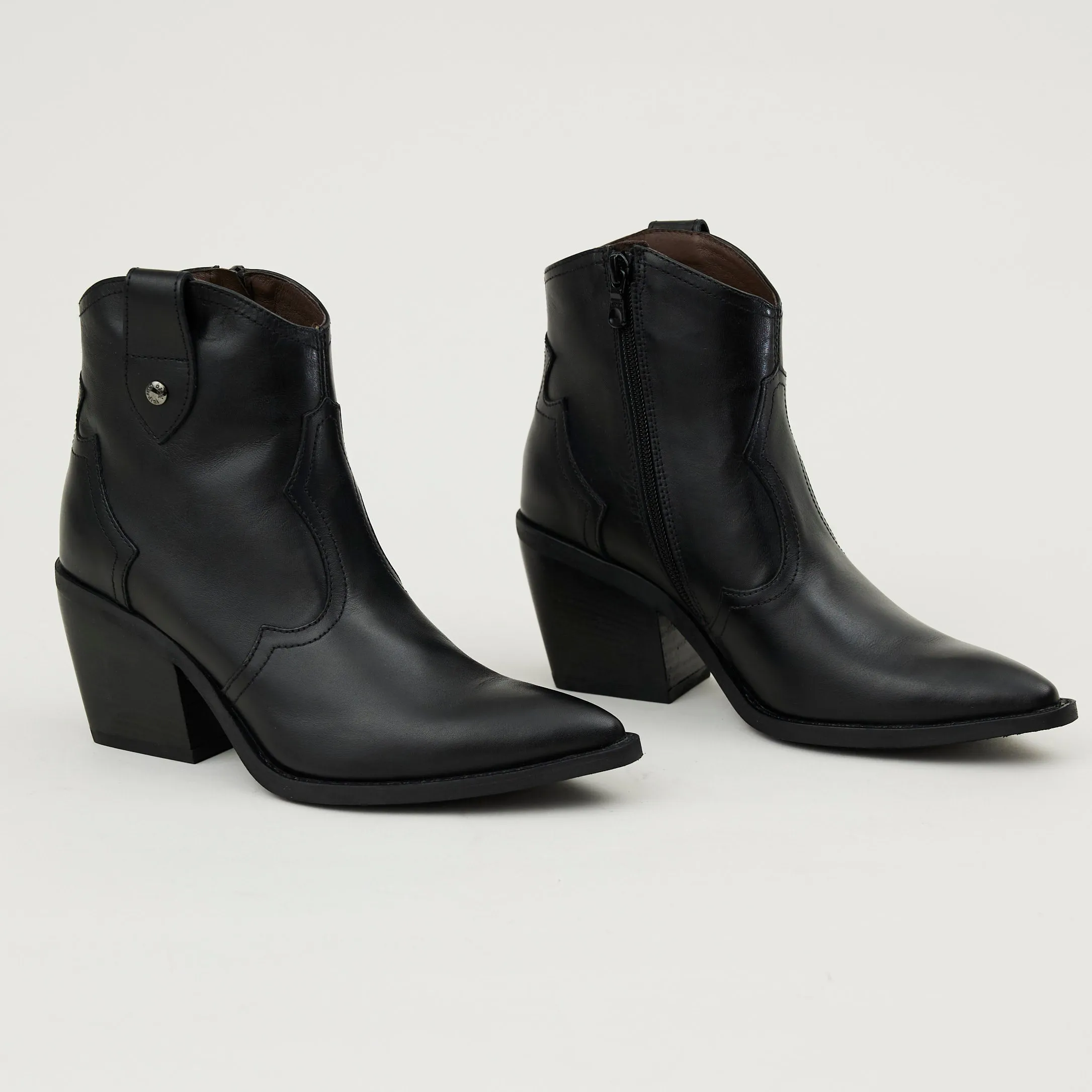 NeroGiardini Leather Western Ankle Boots