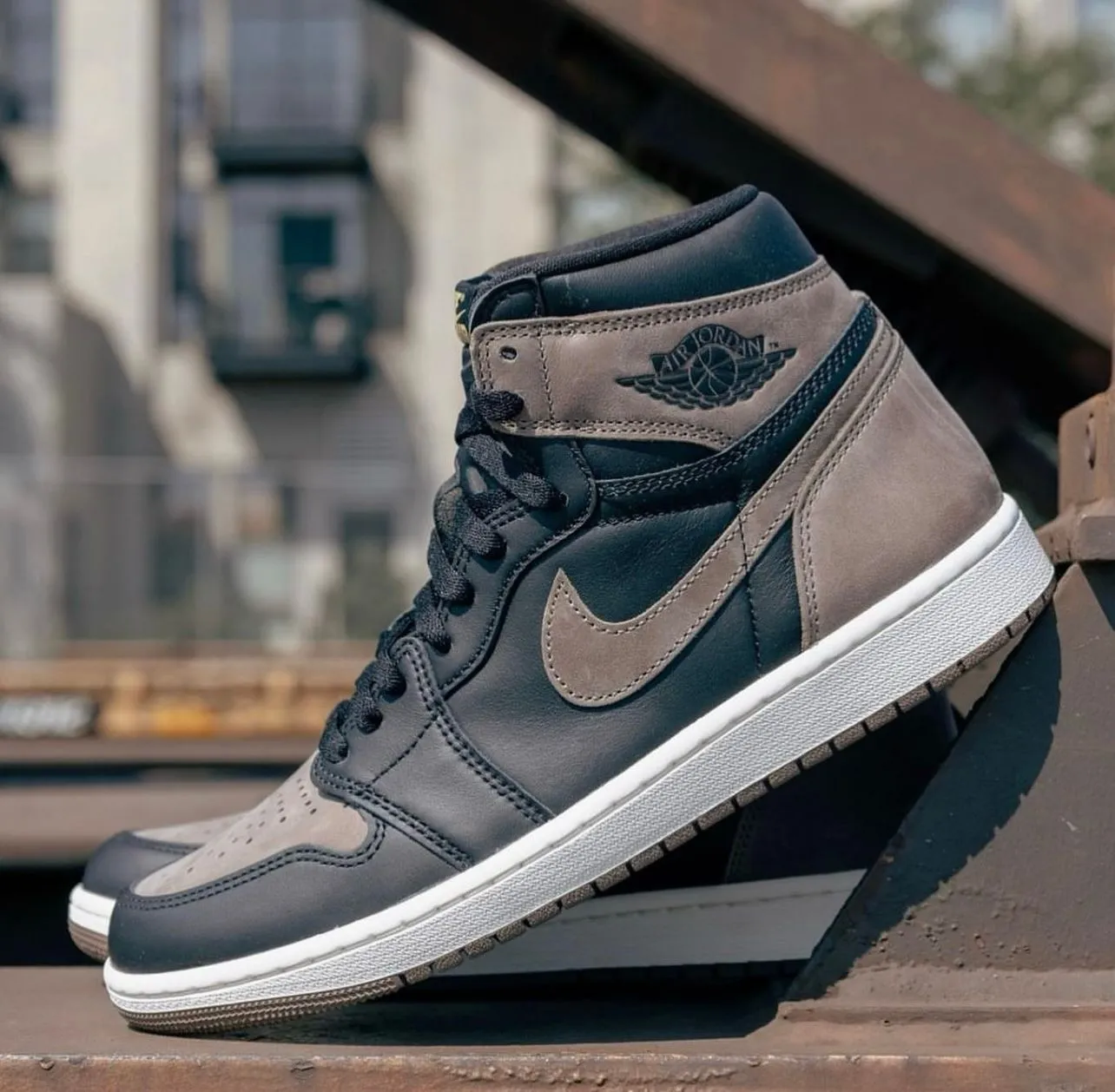 Nike Air Jordan Retro 1 High Palomino – Timeless Heritage, Premium Craftsmanship, Iconic Style.