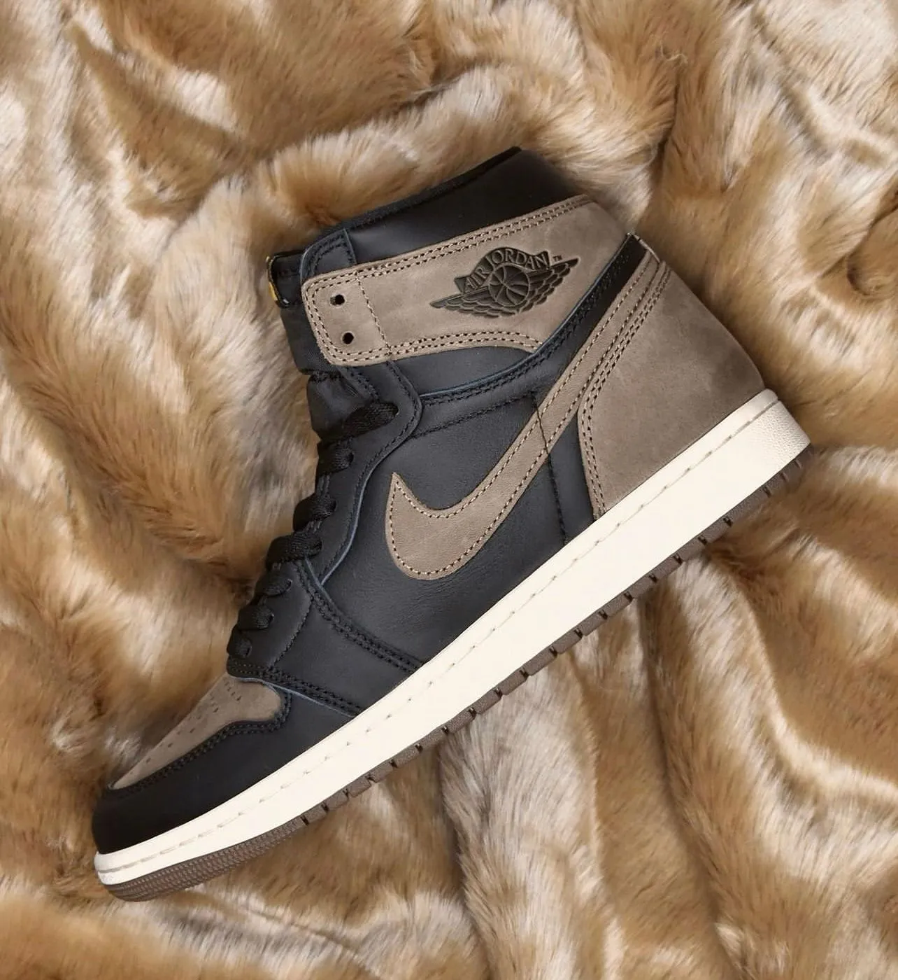 Nike Air Jordan Retro 1 High Palomino – Timeless Heritage, Premium Craftsmanship, Iconic Style.
