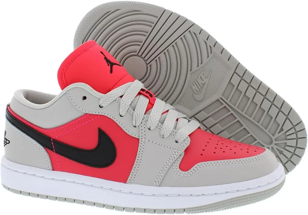 NIKE Women's Sneaker