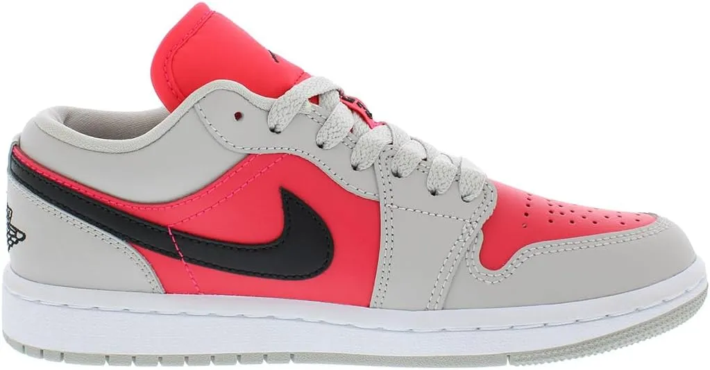 NIKE Women's Sneaker