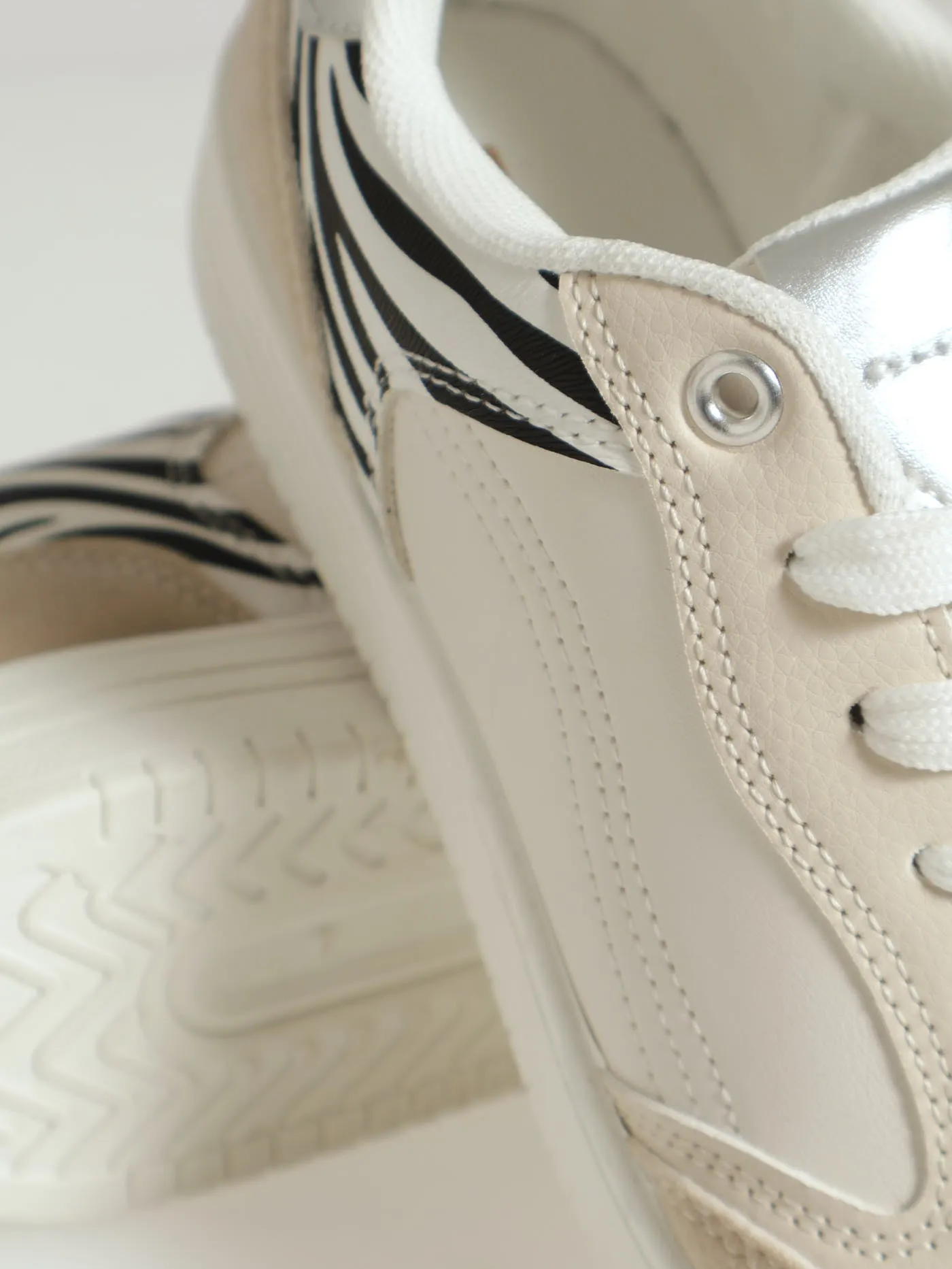 Plim Sneaker With Zebra Print Counter - White