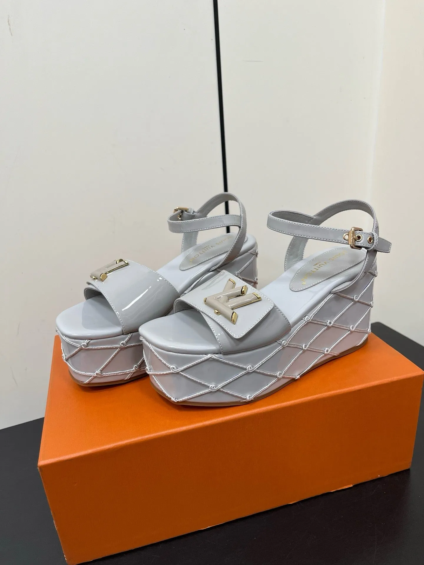 SE1578 Shake Wedge Sandal / Size5-11