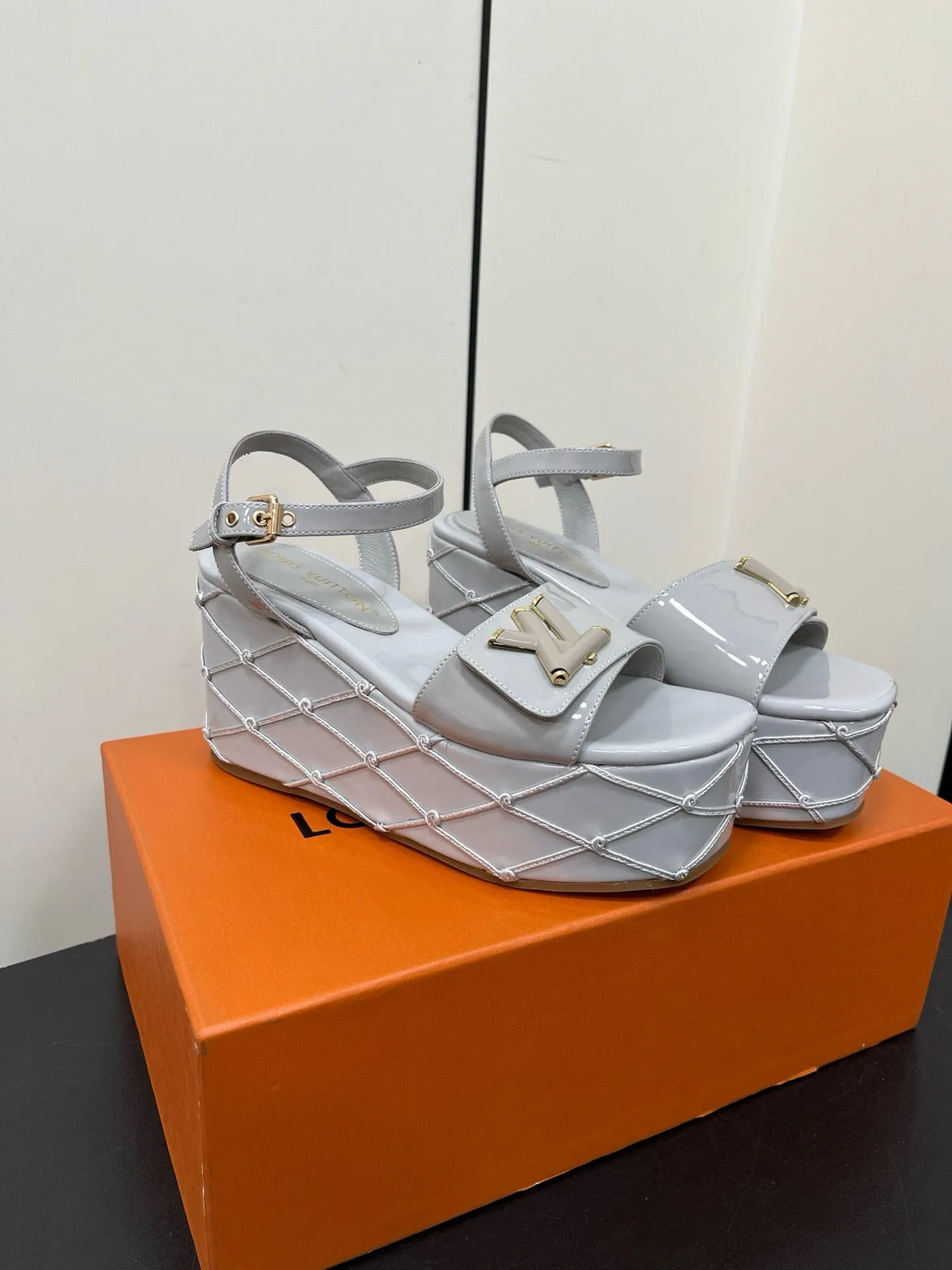 SE1578 Shake Wedge Sandal / Size5-11