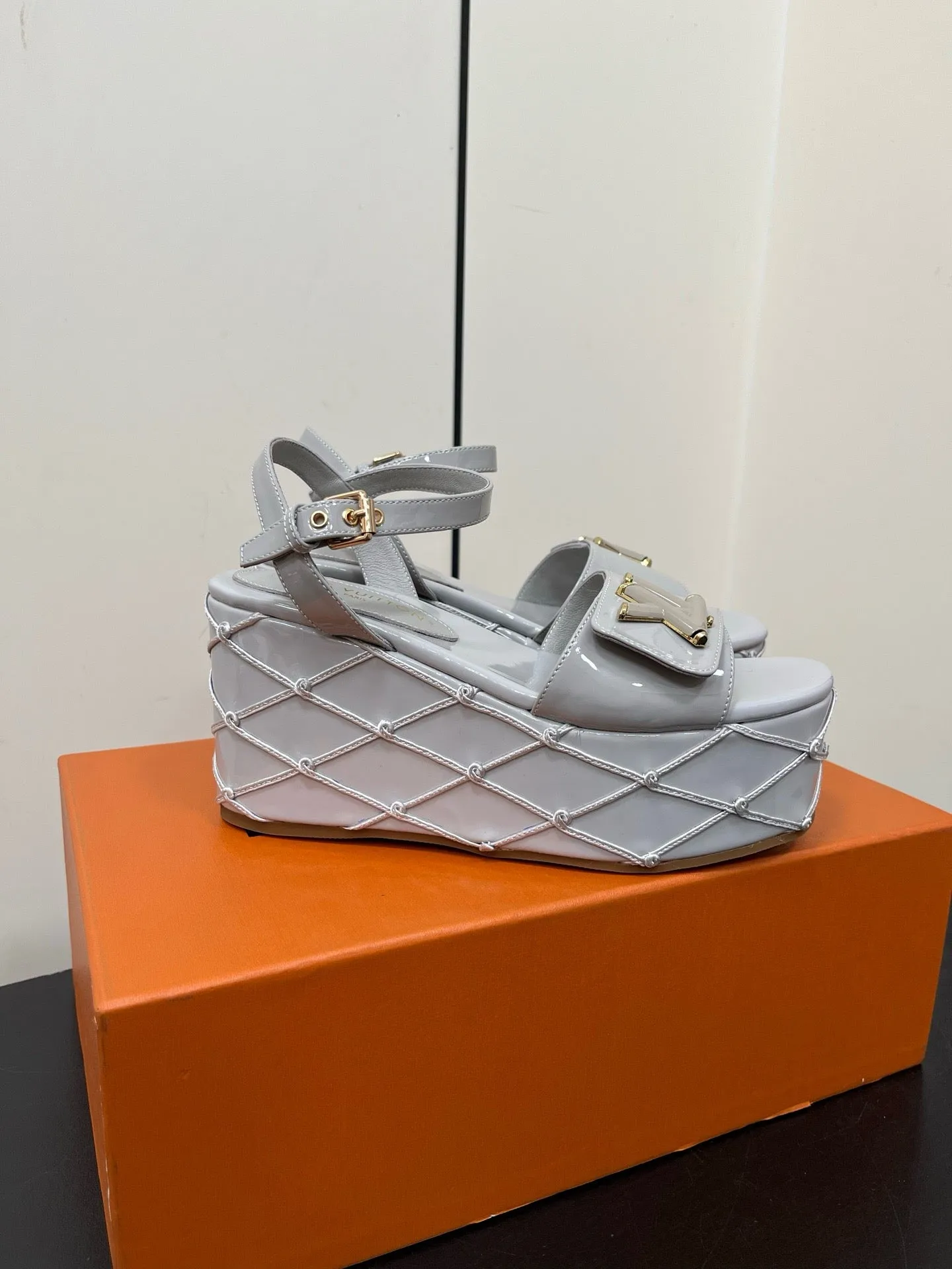SE1578 Shake Wedge Sandal / Size5-11
