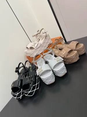 SE1578 Shake Wedge Sandal / Size5-11