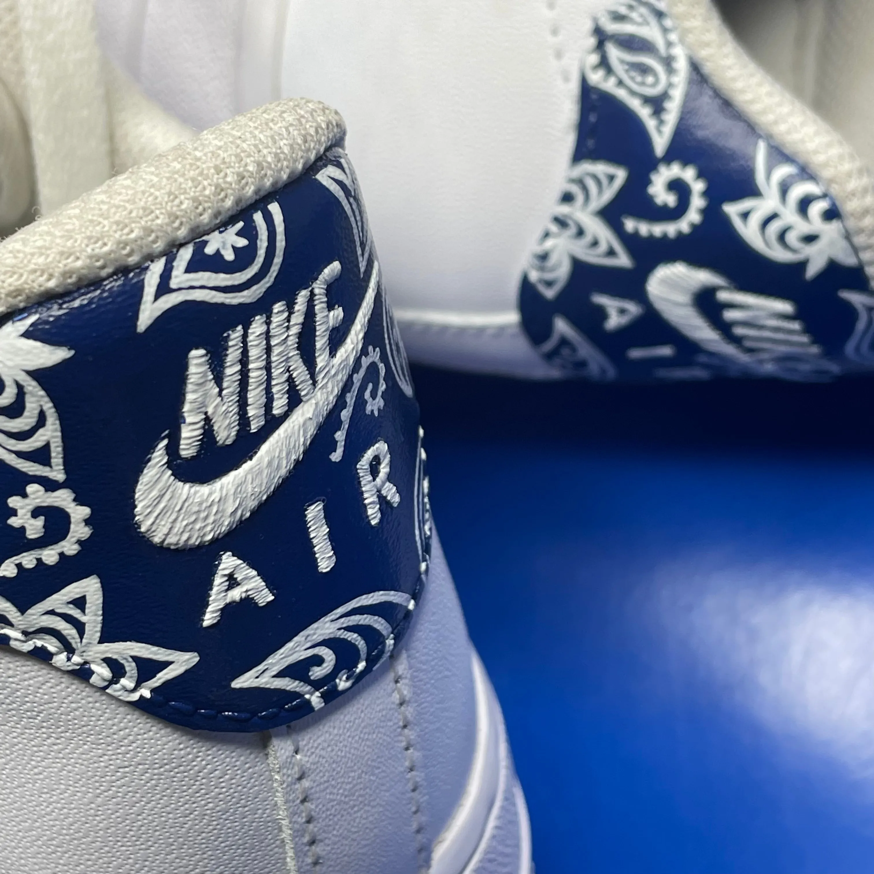 SILVER REVERSE SWOOSH AF1