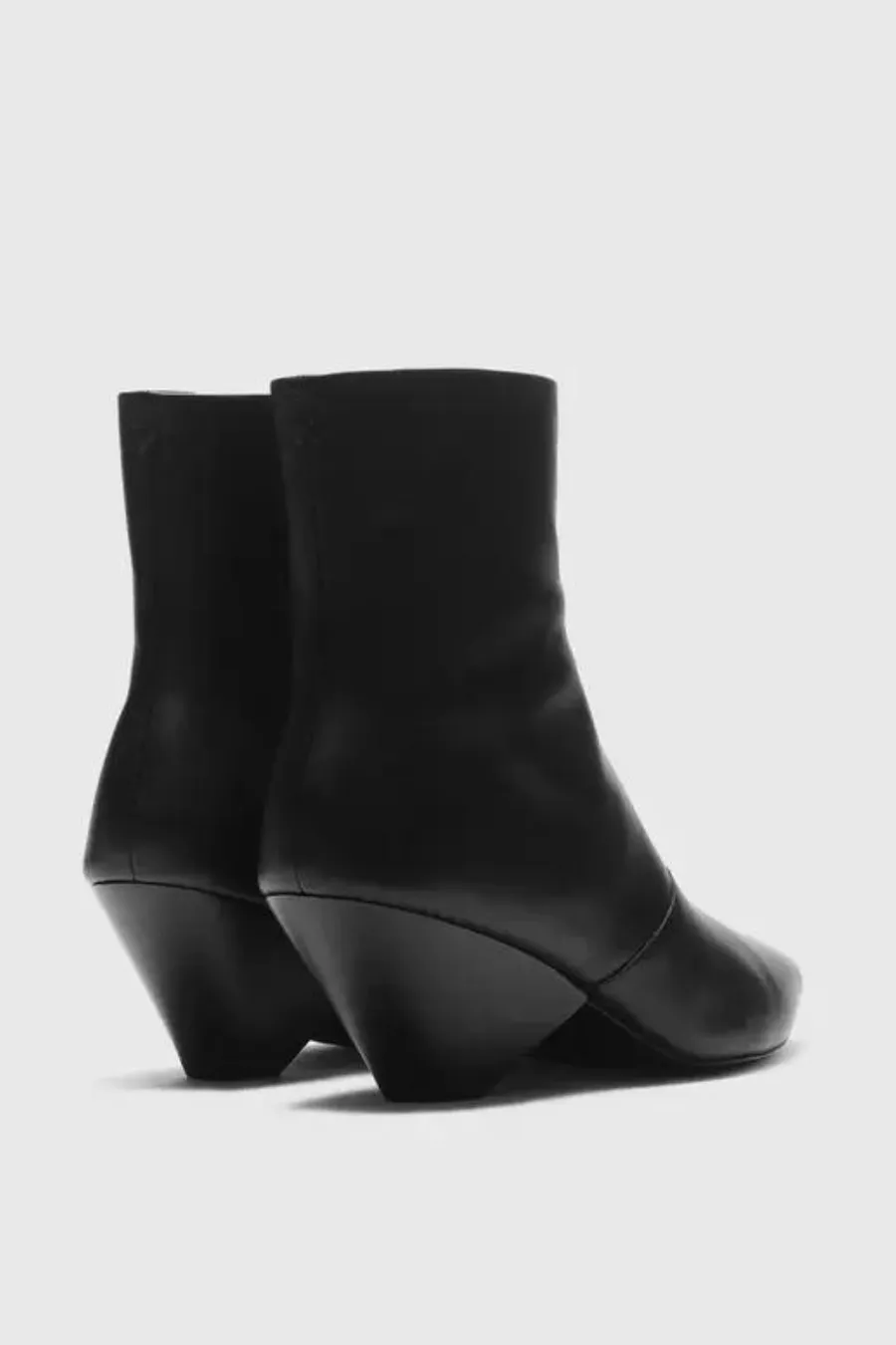 Spire Boot Black