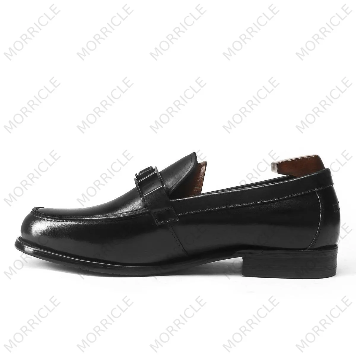 Timeless Striking Loafers with Hardware