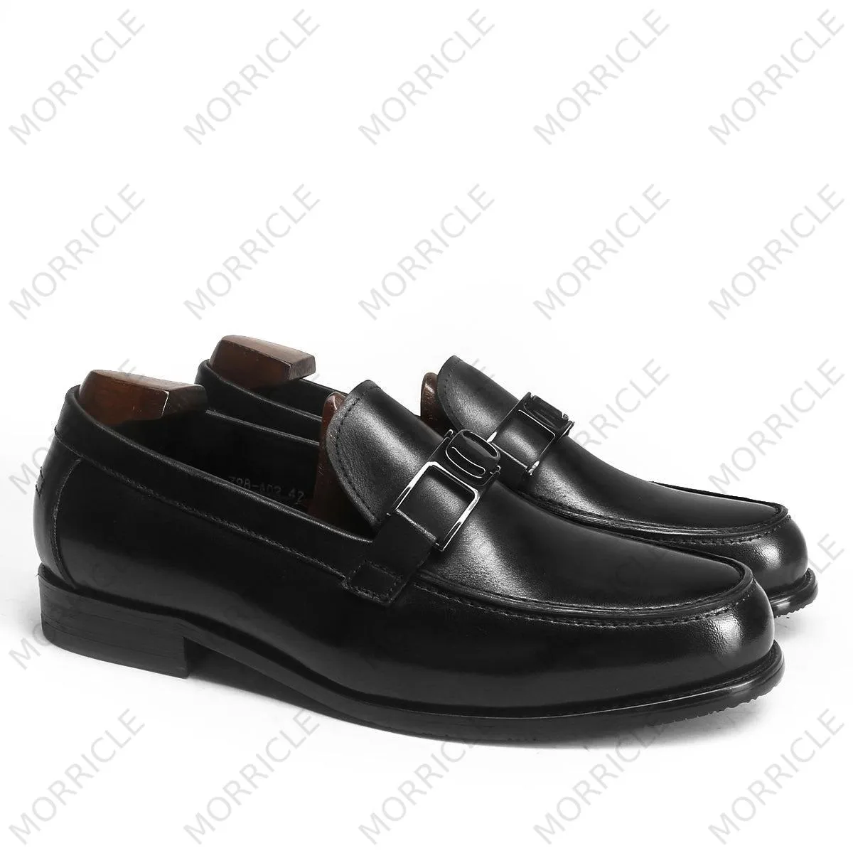 Timeless Striking Loafers with Hardware