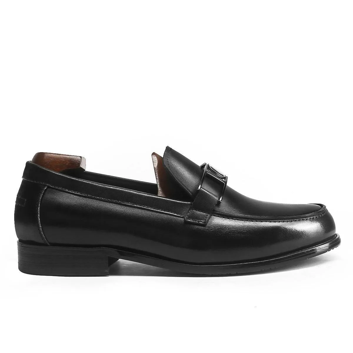 Timeless Striking Loafers with Hardware