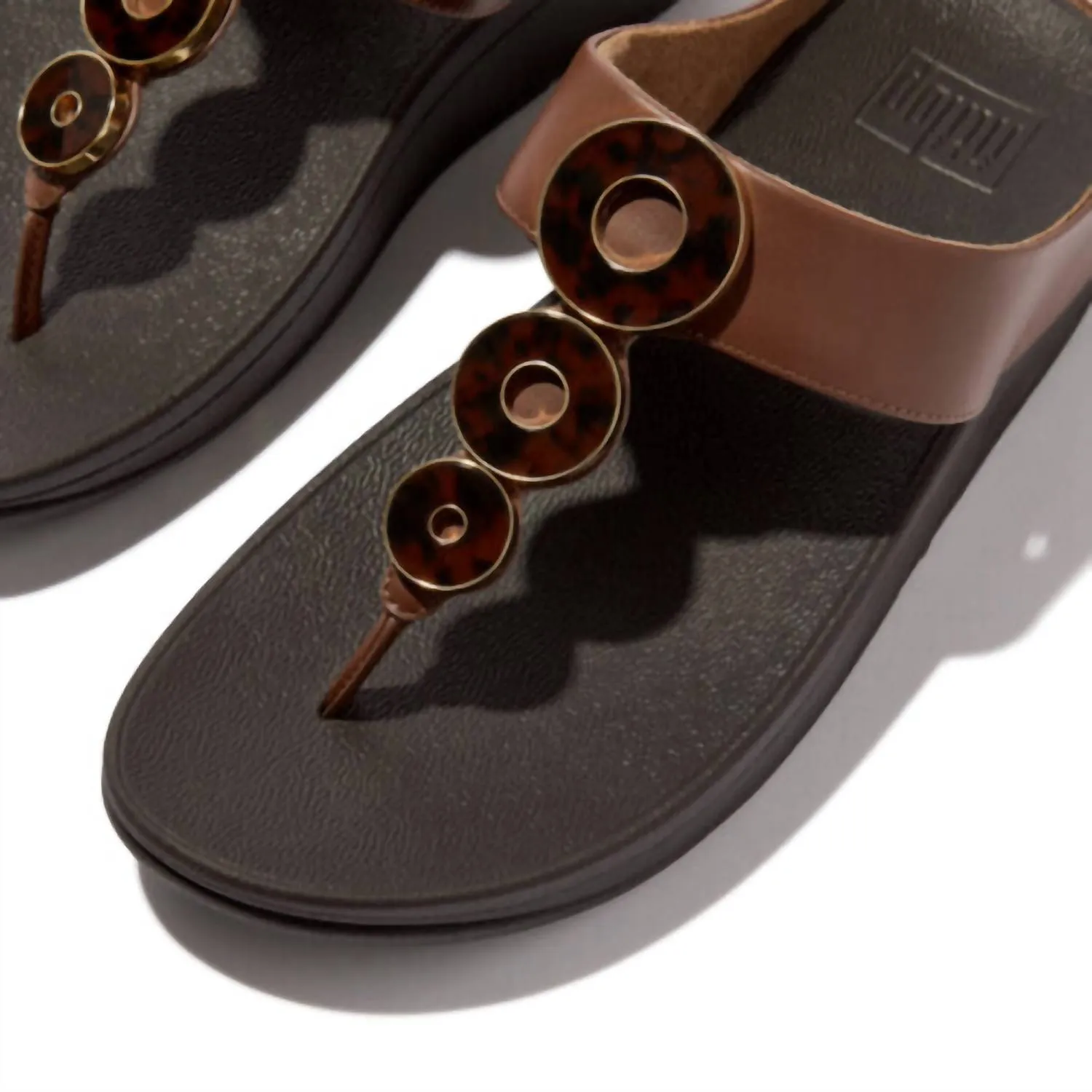 Women's Fino Resin Toe Post Sandal In Rich Brown